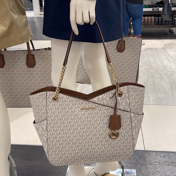 Michael Kors Jet Set Travel Large Chained Tote Shoulder Bag MK Vanilla 

NWT